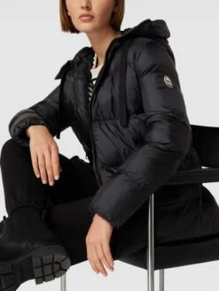 No.1 Como Steppmantel Mit Kapuze Modell 'LEONIE' - Schwarz 7 No.1 Como Steppmantel Mit Kapuze Modell 'LEONIE' - Schwarz -WINTERMÄNTEL Verkaufs-Shop 64qkqciia8o36dq18gq4kda89d6l6iiha59kgh2fa56jei1m6953ccah8l932ki971b4kdhj8l64ce24ad3m2o9pcpj64cj36co64phk6sqjae9h75j3gdph61hm4chlc8qj4c0