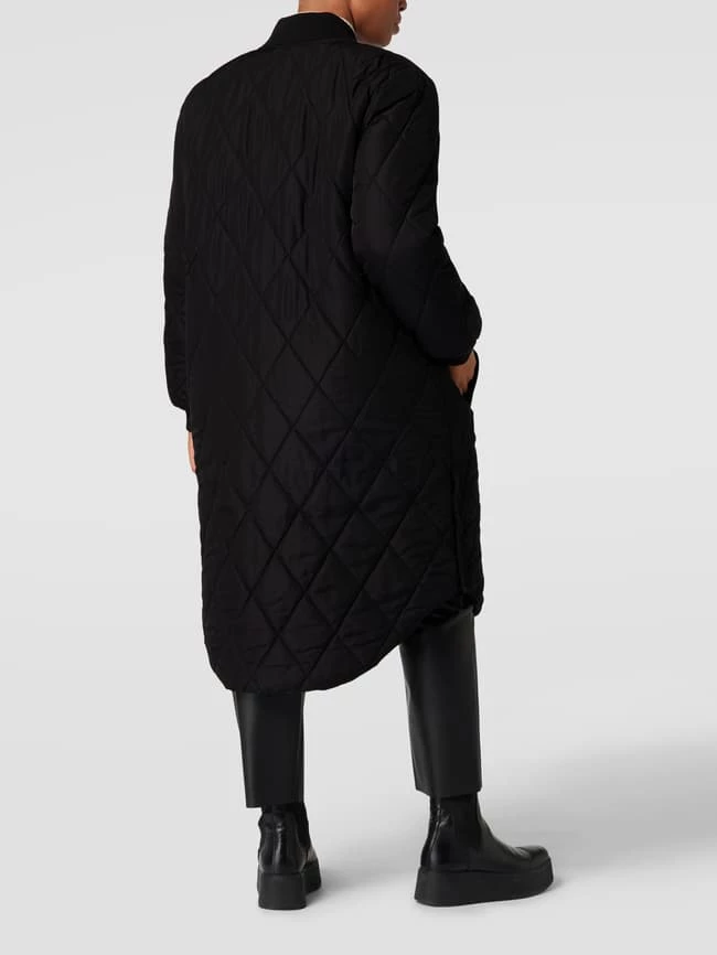 ONLY CARMAKOMA PLUS SIZE Steppmantel Mit Stehkragen Modell 'Carcarrot' - Schwarz 5 ONLY CARMAKOMA PLUS SIZE Steppmantel Mit Stehkragen Modell 'Carcarrot' - Schwarz – Bild 5