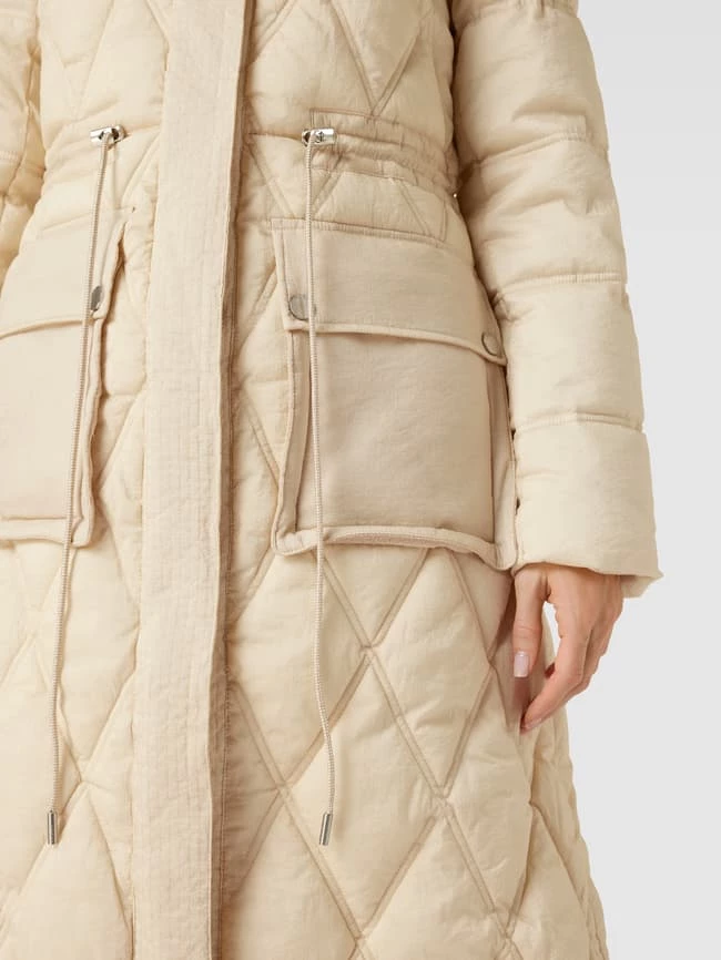 Guess Steppmantel Mit Strukturmuster Modell 'Lucille' - Sand 3 Guess Steppmantel Mit Strukturmuster Modell 'Lucille' - Sand – Bild 3