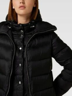 BOSS Daunenmantel Mit Label-Details Modell 'Perosha' - Schwarz -WINTERMÄNTEL Verkaufs-Shop 6lb36la571836jam9t9kmk9haoo42h9m9955ag9j7124geaf70q50daf9p2laj2g8t236h2a91akola29d3m2db46krm2e9kcosm2d9kc4sjaeb1ckom4c1n6ksjaor66crjip8