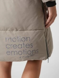 Freaky Nation Steppmantel Mit Abnehmbarer Kapuze Modell 'Winter Holiday' - Taupe -WINTERMÄNTEL Verkaufs-Shop 6oq44i2c99akql256ks58i2c9564qjqi9p0jic2g6h1jaca8993kalae60s54k9l8krksdq7892j6ihl6l3mad3375ijcd35cco6cp9k6ph3go9oc4s3idj1c4r3cphkc4oj2e8