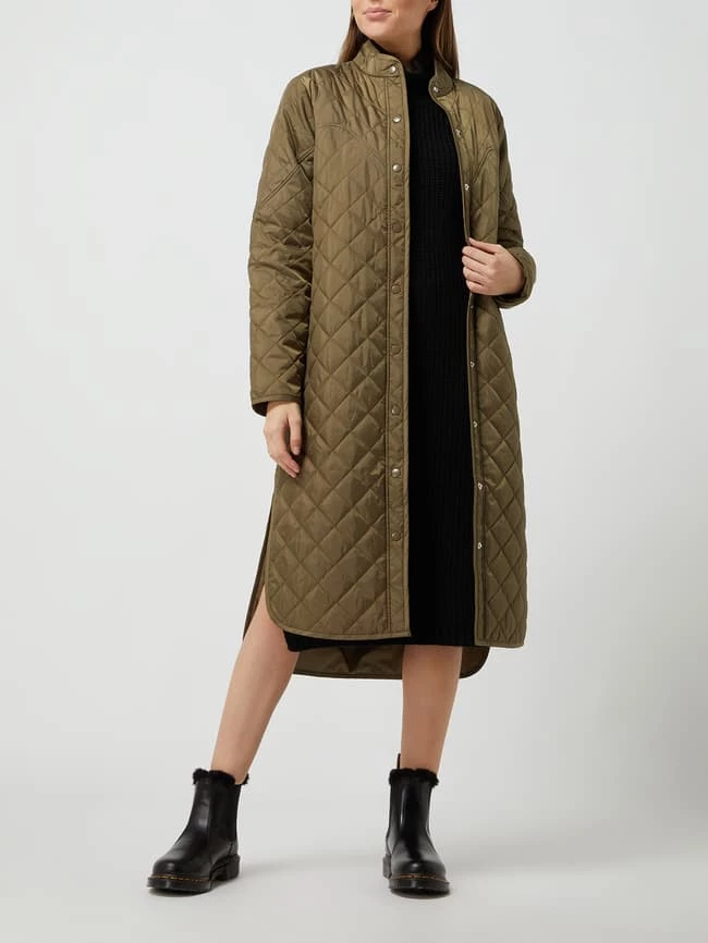 Designers Remix Steppmantel Mit Seitenschlitzen Modell 'Braga' - Olivgrün 2 Designers Remix Steppmantel Mit Seitenschlitzen Modell 'Braga' - Olivgrün – Bild 2