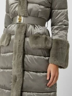 Marciano Guess Steppmantel Mit Webpelzbesatz Modell 'Bessie' - Schlamm 7 Marciano Guess Steppmantel Mit Webpelzbesatz Modell 'Bessie' - Schlamm -WINTERMÄNTEL Verkaufs-Shop 6orkgl2fal4jcc1ka5536c9k995k2ihk9p75cl9j6183cgpl6kr50jac6kp3ala9apb32h1h6l3kciij74o6ce3364s66p3265i3idhk6goj4e346cp6cdj66krj8ob16hh34e8