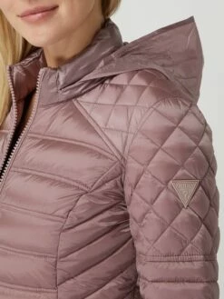 Guess Daunenmantel Mit Kapuze - Altrosa -WINTERMÄNTEL Verkaufs-Shop 6sq48h1k8gp56gij64o46la268okijidacql4gpn8h2ksgpj998j0ea7a59jcjql757l6iqd9cskkh1o753m6oj16ko3gd1hclj3gcpkc8rj4e3275gjecj2c4o3cob5ccq6cp0