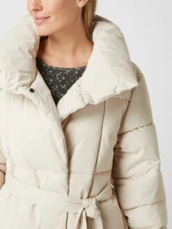 APART Steppmantel Mit Taillengürtel - Offwhite 7 APART Steppmantel Mit Taillengürtel - Offwhite -WINTERMÄNTEL Verkaufs-Shop 6t5j0lhh90rkuhical742cqial24uj2h6p1l0gqlad84gjhl6l344jq289a4ugqla55keka699356da9653j4d1hcoojec3569hjce1k6pj3gob36os3idpmckq3cdb16hj64c8