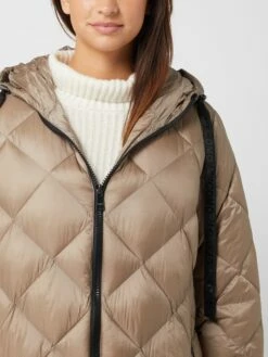 No.1 Como Steppmantel Mit Kapuze Modell 'Valeria' - Taupe 6 No.1 Como Steppmantel Mit Kapuze Modell 'Valeria' - Taupe -WINTERMÄNTEL Verkaufs-Shop 74skoe2b6lb52c2l94q36iaa90r4cli4a1848hib6orkgji1a5654kib8l444chm8db52da7894j2iqlap3m8c3661hjap1pcgq66e9k6op3ieb670p38cr36op34cr36pj6acg