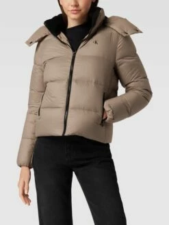 Calvin Klein Jeans Steppmantel Mit Label-Print - Beige -WINTERMÄNTEL Verkaufs-Shop 84ok6gig6pa3ih9j6l8k4cq161648d9pa5b36dia8t2k8c9iad73ehica0s4edi46p54shi9aor3ijad6d3mcpb66dgjcdj269i3aphkc5ij8e9l6pi62dho6cpjgdpmcdhm4pg