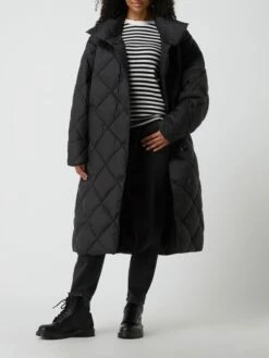 Neo Noir Oversized Steppmantel Mit Knopfleiste Modell 'Toka' - Schwarz