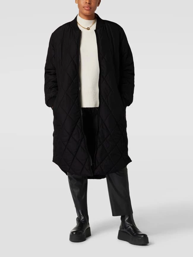 ONLY CARMAKOMA PLUS SIZE Steppmantel Mit Stehkragen Modell 'Carcarrot' - Schwarz 1 ONLY CARMAKOMA PLUS SIZE Steppmantel Mit Stehkragen Modell 'Carcarrot' - Schwarz