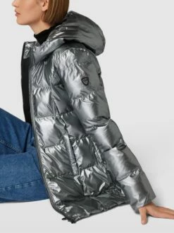 EA7 Emporio Armani Steppmantel In Glanz-Optik Modell 'GIUBOTTO' - Silber -WINTERMÄNTEL Verkaufs-Shop 8csksdid8934mh9j64p4ec2a71438iam6p43cc2f85akscqcal53aji98t6kcli99p24ok1pap0jijaaa53madj171hj6p1j74oj0cpkcko30ohg6crj2d1mc8qjiohk61ijgd8