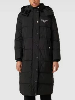 Tommy Jeans Steppmantel Mit Label-Print - Schwarz 8 Tommy Jeans Steppmantel Mit Label-Print - Schwarz -WINTERMÄNTEL Verkaufs-Shop 8h44qkhg8or56h2k6p3l2dqj6h2l8d2c8h242kq6a0o4sihia1846jaf98o58h9n898kcia3a5448c2288o6cphi6tijcd1oc8p34chk6th6aohn75i66c1k6cr36ohgcgpj0e0