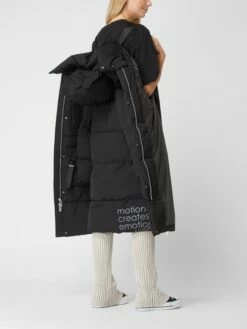 Freaky Nation Steppmantel Mit Abnehmbarer Kapuze Modell 'Winter Holiday' - Schwarz -WINTERMÄNTEL Verkaufs-Shop 8h4kela89kq56k2i91b56j9i8pa4kl21a53j0jij9l33aka5ap3l6gq2950kmcid6t5k2ci690okcihk70o38d1j64o6ad1m68r6cc9k60s32eb16gp38d35coom4dpl60q3ep0