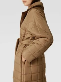 Gina Tricot Mantel Mit Taillengürtel Modell 'JAJA' - Beige -WINTERMÄNTEL Verkaufs-Shop 8l24clabad7l2hqea8q4agigal85aj9lad25aci16l9k8gia8oq3giac6p83ccq66t1lcjq6858jacaiap3jad1o6tij2d1l6gr6ap9kc4o68ohlcgp3gd1ic4q3cdhi71j3ec0