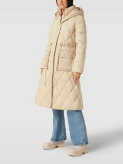 Guess Steppmantel Mit Strukturmuster Modell 'Lucille' - Sand 8 Guess Steppmantel Mit Strukturmuster Modell 'Lucille' - Sand -WINTERMÄNTEL Verkaufs-Shop 8oqj8d1i84o4ajah718jie1l896k4cif8tb3ikaf6kq3ciqg9l74sca6ap5j6gakad7kojie9gpjaiak9oo64chm6pim4opo6ks62e1k64o64eb26os3gphkckrjachn6hhm2dg
