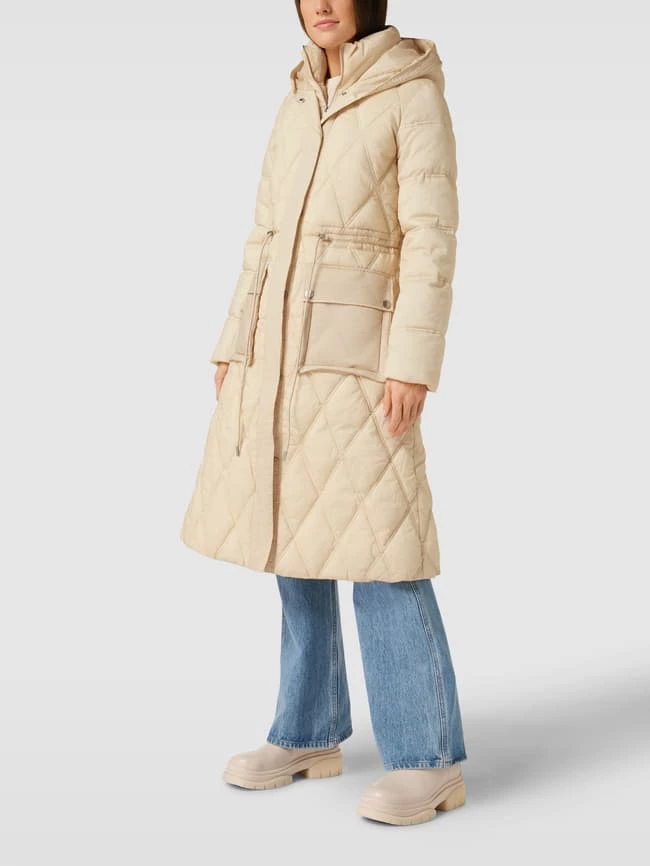 Guess Steppmantel Mit Strukturmuster Modell 'Lucille' - Sand 4 Guess Steppmantel Mit Strukturmuster Modell 'Lucille' - Sand – Bild 4