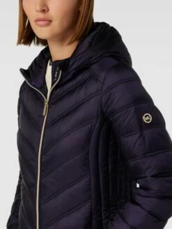 MICHAEL Michael Kors Steppmantel Mit Label-Detail Modell 'LONG' - Marineblau -WINTERMÄNTEL Verkaufs-Shop 8pb4cd9g8p238li76113aga76h132ka888q42e226h554kqj9p0j6gqd950jgka26grjalhk9t7j8h2ja8o38dpi68s3ie9j69gj0d1kcphj6e9g74oj8chg6gsj0cb4coq32pg