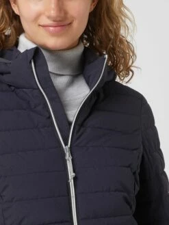 G.I.G.A. DX Steppmantel Mit Abnehmbarer Kapuze Modell 'Bacarya' - Marineblau -WINTERMÄNTEL Verkaufs-Shop 8splcl28ago38d246p54eiq68pakcla8al5j2i2da19lciqk8dakudqcagr44i9ka4pj0jad95658jac9l3m8phi6tij6chkcco64dpk6oo32e1h6kqjie1o6cp66cr274sjed0