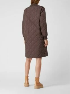 JC Sophie Steppmantel Mit Stehkragen Modell 'Paige' - Schokobraun -WINTERMÄNTEL Verkaufs-Shop 98sk2ki6ako54gad64okejaa74r4slac8t6koe1jah2jiga56la4ei1i8l858k2h650kae1h7174sj1j98o34c366dj38dpg6tim6phkckrj6ob26sp38p1p6hgjco9l74oj8oo