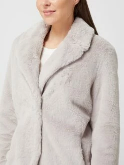 White Label Mantel Aus Teddyfell - Stein -WINTERMÄNTEL Verkaufs-Shop a13j0hq6753jiihna5558jhj90skukpp60q4siq66d5k2jqm9pb3eihhah1k2d2l85a42eah75856g9laoo38phj6cpj2cpjcgr3aphkcorj4o9l6li30oj26gp3gor161j6ado