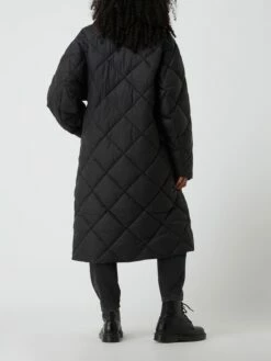 Neo Noir Oversized Steppmantel Mit Knopfleiste Modell 'Toka' - Schwarz -WINTERMÄNTEL Verkaufs-Shop a97k6lhm7514cc9g68o4me9g8l430hq46p4kshai84qkgi2l74okqd278tb4mhad60o4sjq69l64seae913jep1pcgq64e31c4q3ap9k6oomao9nclhjep9o6dgjep1icoqmap8