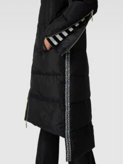 Liu Jo White Steppmantel Mit Label-Details - Schwarz 7 Liu Jo White Steppmantel Mit Label-Details - Schwarz -WINTERMÄNTEL Verkaufs-Shop al34ojq49d23ecih8d8k6d9i8d84ag9o8h1l0i1k852j6i2ja0p32eaja4qkekag9h75ce246d148da6a93mae9m6orm8cpj6pgm8dhkcdijgo9g61gm2e1kcko68p1jcoo3ac0