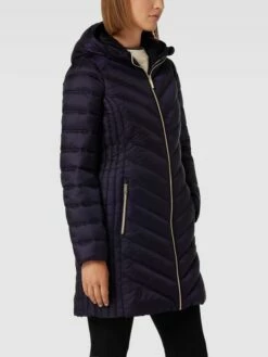 MICHAEL Michael Kors Steppmantel Mit Label-Detail Modell 'LONG' - Marineblau -WINTERMÄNTEL Verkaufs-Shop ap132kaj9gpl6dig6gsl6c21692kml9k8l338d9ja4pj8dpl84rjejida57l0l1k94okkla194skujpg9l3j2opncopjadhn6hhj8dpkcoo38ohl6cqjedj2cosm8d1mc4sjgo8