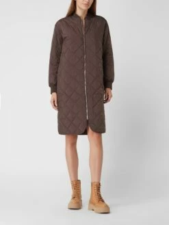 JC Sophie Steppmantel Mit Stehkragen Modell 'Paige' - Schokobraun -WINTERMÄNTEL Verkaufs-Shop ap6lakil6sq4cdi498pjcj276195chhialakkha89co3ahho8d448i2c9kpk6gilad8l8gpm651jalica93jephn6op30c9nc8rj0ohk6coj8e3271hj0c1iccrj4or2cli3ed0